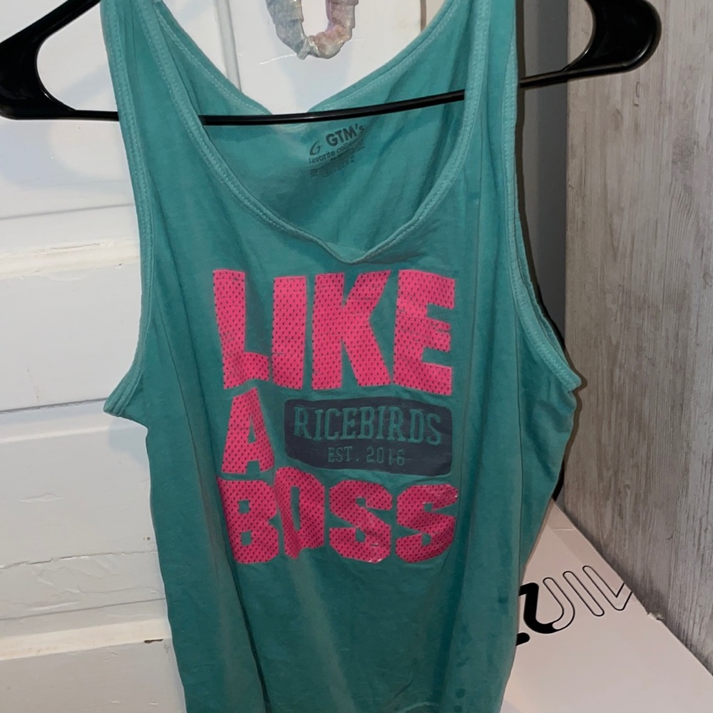 Tank top it’s in medium condition